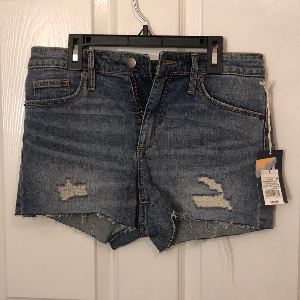 Universal Threads Women’s shorts